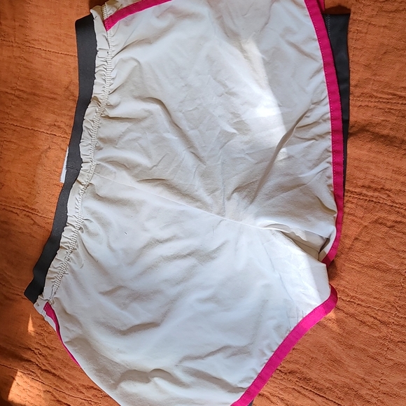 Nike dri-fit shorts size medium - Picture 5 of 9